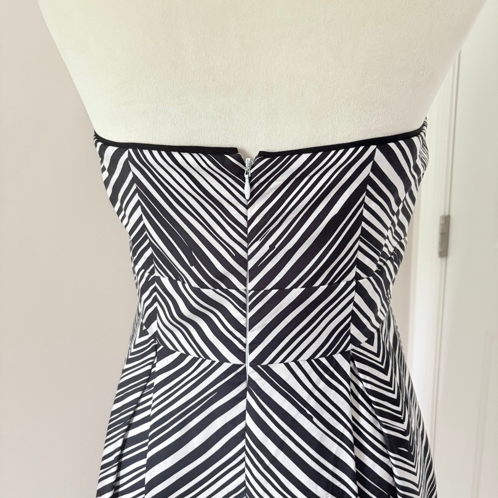 White House Black Market Dress 12 Black White Silk Strapless Chevron Flare - Picture 6 of 11